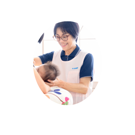 授乳ケアをしている助産師