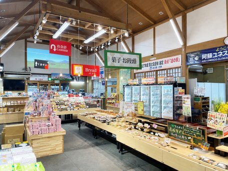 after 動線の確保、照明、POPで店舗奥までの回遊
