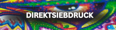 Detailaufnahme eines bunten Stoffmotivs im Direktsiebdruckverfahren mit kräftigen Farben und klaren Konturen, mit der Überschrift "Direktsiebdruck".
