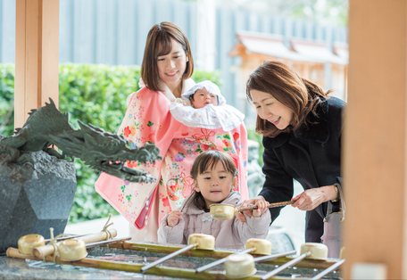 お宮参り写真　お宮参り撮影　初宮参り　出張撮影　出張カメラマン　水天宮　ロケーションフォト　ロケーション撮影　家族写真