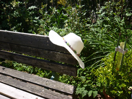 weißer Sommerhut