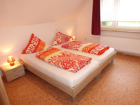 Schlafzimmer (2) mit 2 Einzelbetten