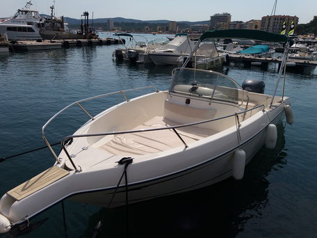 Louer un bateau Jeanneau Cap Camarat 705 avec un 200 cv Yamaha chez Mistral plaisance Location au départ du Lavandou