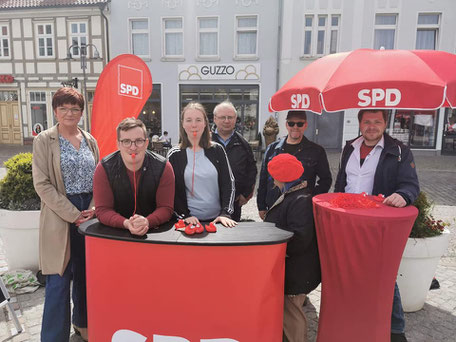 Mitglieder der SPD Salzwedel und Gardelegen bei der 1. Mai Veranstaltung der Gewerkschaften.