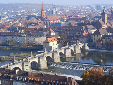 die "Alte Mainbrücke"