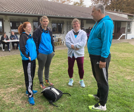 Illustre Runde! V. l. n. r.: Anette Borutta, Katharina, Ulrike und Hans-Jörg Schiele beim  Fachsimpeln!