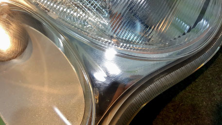 ポルシェ996ターボ ヘッドライト磨き前のひび割れ状態