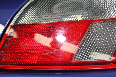 ポルシェ９９６テールライトの洗車傷・擦り傷
