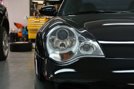 ポルシェ９９６ターボ黒のガラスコーティング施工後のフロント周り