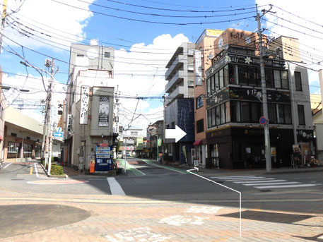 交番から見えます
