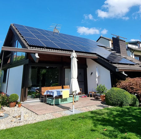Photovoltaikanlage auf einem Einfamilienhaus © iKratos