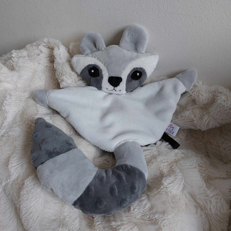 Doudou plat raton laveur bébé tout doux fait main l'arche de Jessica