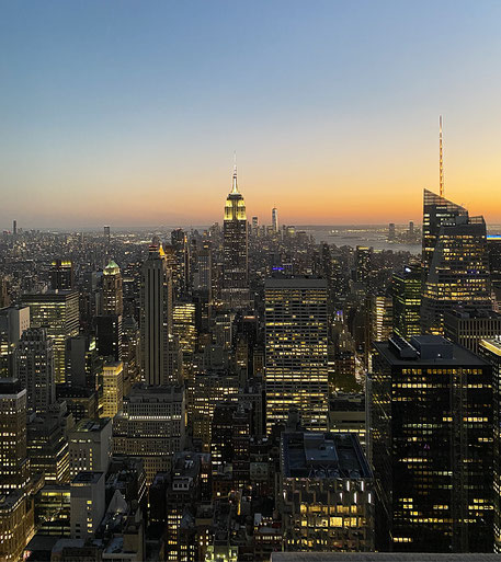 Skyline Manhatten vom Rockefeller Center fotografiert - Weltliteratur, Orte und Worte, New York, Reisegeschichten, Foto: Helge Stroemer