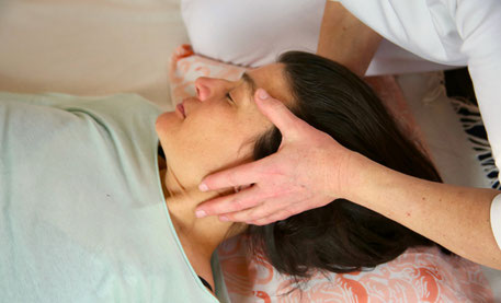 Traitement relaxant de la nuque avec Shiatsu