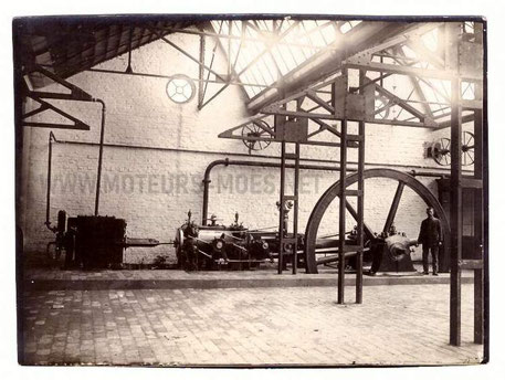 La salle des machines avec une machine à vapeur Cockerill