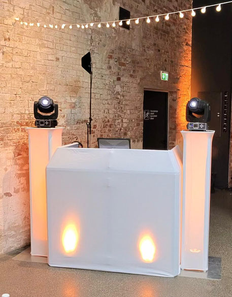 Die Gustavhalle im Helmkehof Hannover zählt zu den beliebtesten Eventlocations der Region. Ob Hochzeit, Firmenfeier oder Gala – die historische Industriearchitektur kombiniert mit modernem Ambiente bietet den perfekten Rahmen für unvergessliche Veranstalt