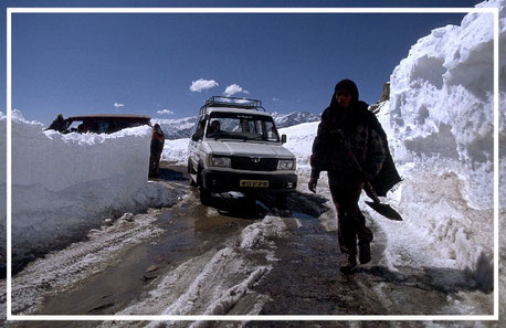 Tour-Abbruch-Rohtang-La-Pass-viel-Schnee-Indien-F692