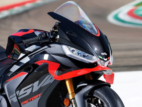 Aprilia RSV4 Factory 1100 - Ansicht Verkleidung mit Winglets für hohe Geschwindigkeiten unter dem LED Scheinwerfer