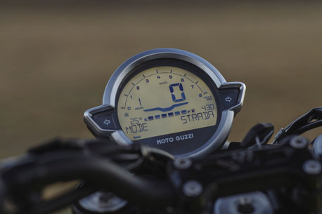 Moto Guzzi V7 Sport - Detail - Ansicht TFT Tachometer und Drehzahlmesser