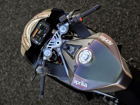 Aprilia RS 457 - Ansicht von oben_Cockpit mit Lenker und Tank