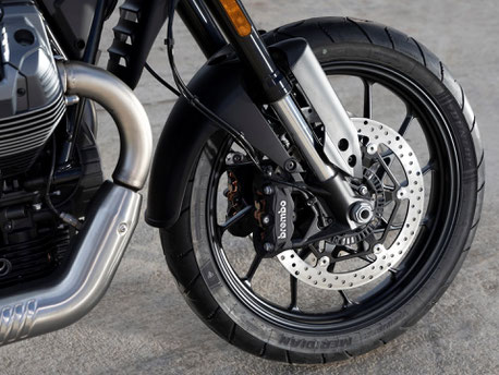 Moto Guzzi V85 Strada - Detail - Ansicht Vorderrad mit Bremsanlage