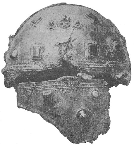 Fig. 1. Die rechte Längsseite des pannonischen Helmes.