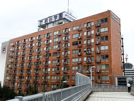 横浜駅東口から徒歩3分のマンション　横浜写真教室