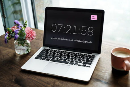 Schreibtisch, Laptop, Blumen, Kaffee, Schreiben, email, Notiz