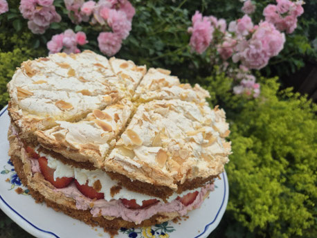 Ab sofort können Sie auch Torten und Kuchen für Zuhause vorbestellen !  