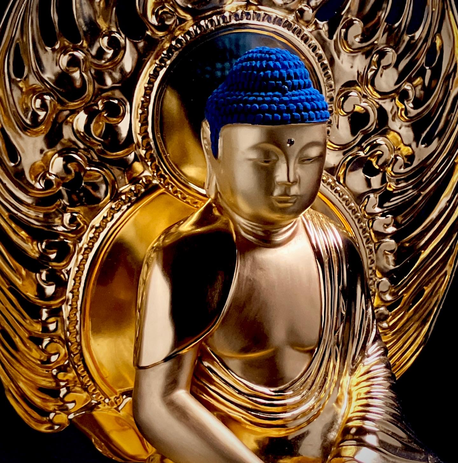 阿弥陀如来 木彫り 純金箔押（金箔の阿弥陀如来坐像 - 仏師の