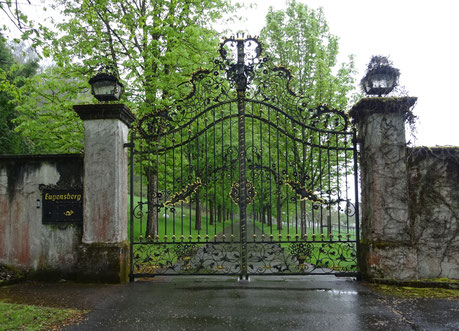 das Eingangstor zum Schlosspark Eugensberg ist immer geschlossen...