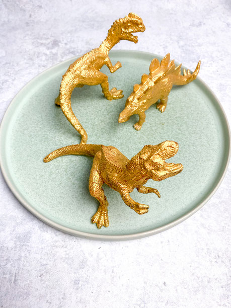 Goldene Dinos als Caketopper