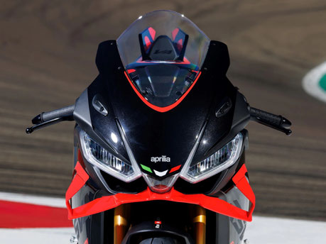 Aprilia RSV4 Factory 1100 - Frontansicht mit Winglets und LED Scheinwerfer