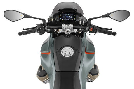 Moto Guzzi V100 Mandello S - Detail - Fahrersicht auf Tank Lenker und Cockpit-Display 