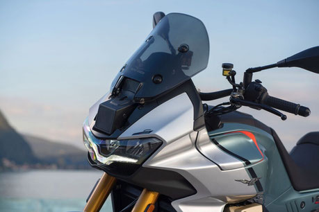 Moto Guzzi V100 Mandello S - Detail - Ansicht Frontverkleidung mit LED Scheinwerfer