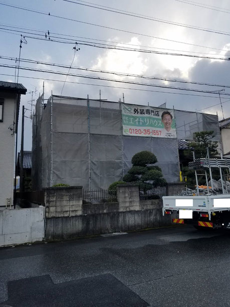 養老町、大垣市、平田町、南濃町、海津町、上石津町、輪之内町で外壁塗装工事中の外壁塗装工事専門店。養老町岩道で外壁塗装工事/足場組み作業中