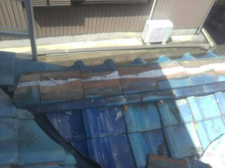 海津町、南濃町、平田町、養老町、輪之内町、羽島市、祖父江町、八開村、立田村、長島町、多度町、北勢町で屋根工事中の屋根工事専門店。南濃町山崎で屋根工事/復旧作業中(南蛮漆喰積み)