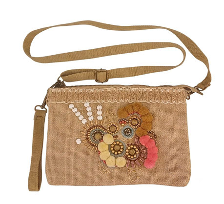 Bestickte Sisal-Bast-Umhänge-Tasche oder Clutch, € 48.00.