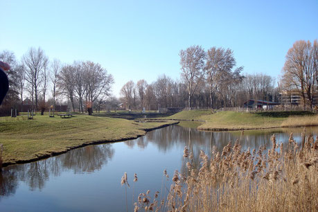 Jeugdland en Watergang in park Uithof