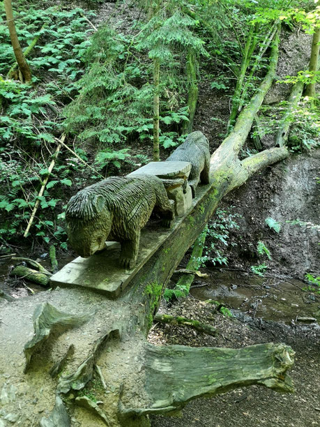 Ich gebe zu, dass ich keine Ahnung habe, was das für Tiere sind und was sie tun. Ich habe den Herrn der Ringe zwar auch gelesen, aber das ist schon lange her.