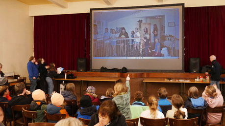 Foto vom Pfarrkaffee mit Lagerkino am 24.November 2024.
