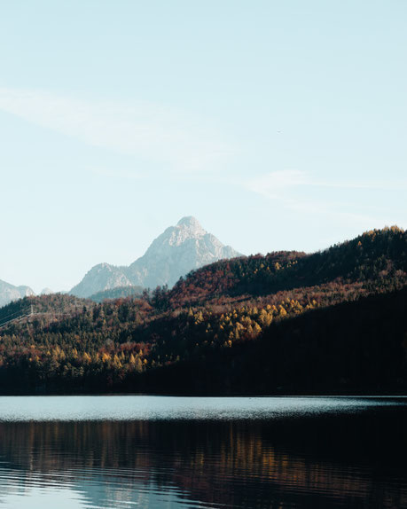 Die schönsten Seen in Deutschland? Die stelle ich dir in meinem Blogbeitrag zusammen. Ob große Seen zum Schwimmen, geheime Badeseen in Baden-Württemberg und Bayern oder traumhafte Bergseen. Auf meinem Blog findest du die besten Tipps für einen Ausflug zum