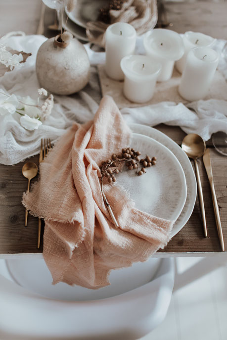 Stoffservietten peach leihen | Servietten mieten | Dekoverleih | Hochzeit Deko mieten | the featherette