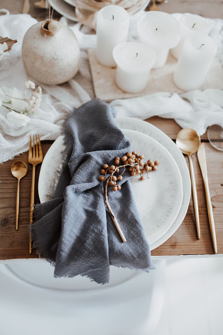 Servietten Musselin blau mieten | Stoffervietten Hochzeit leihen | Dekoverleih the featherette