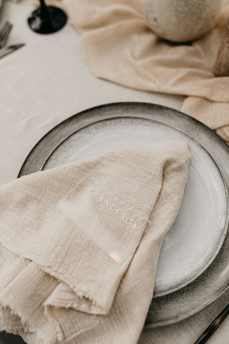 Stoffservietten leihen | Servietten mieten | Dekoverleih | Hochzeit Deko mieten | the featherette