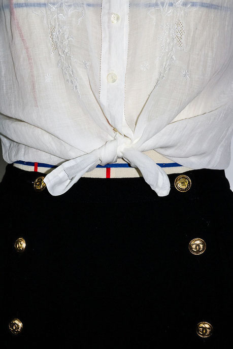 Felicita Vintage - Jupe vintage Chanel en laine et boutons dorés siglés. 