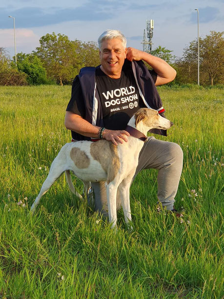 Mr Tamàs Jakkel avec sa chienne Illa-Berek Dafke avant l'arrivée de la "portée G"