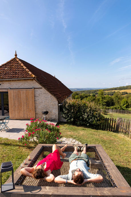 Terrasse et filet de détente avec vue