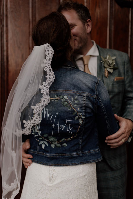Personalized bridal jacket with hand-painted details