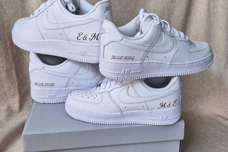 trouwsneakers bruid en bruidegom met initialen en trouwdatum